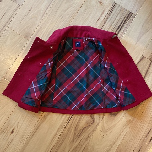 Baby gap red cloak - Picture 2 of 3